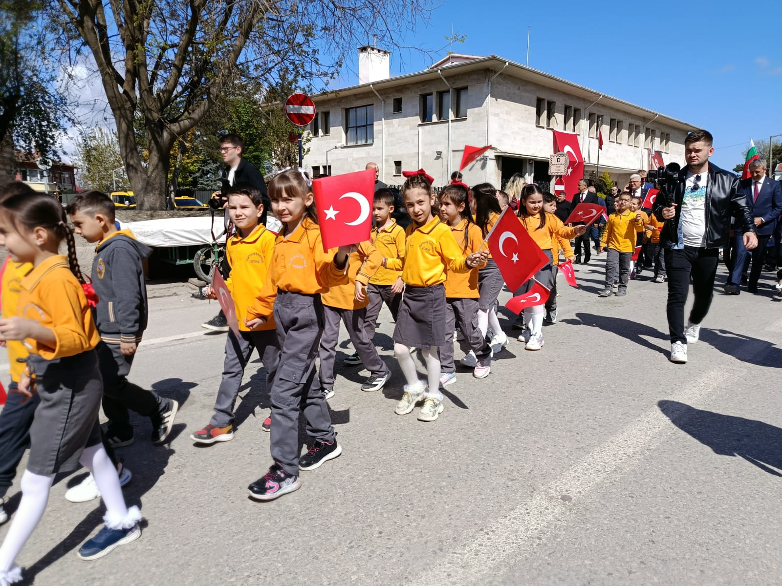 Edirne Valisi Yunus Sezer, 23 Nisan Ulusal Egemenlik ve Çocuk Bayramı kutlamaları kapsamında düzenlenen 